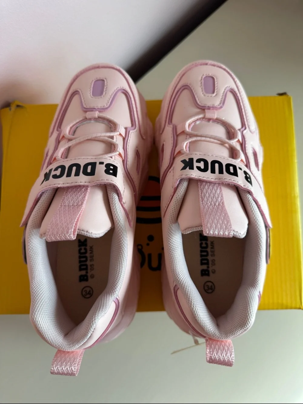 B Duck Kids Pink Athletic Sneakers Size 2.5 (EU 34)